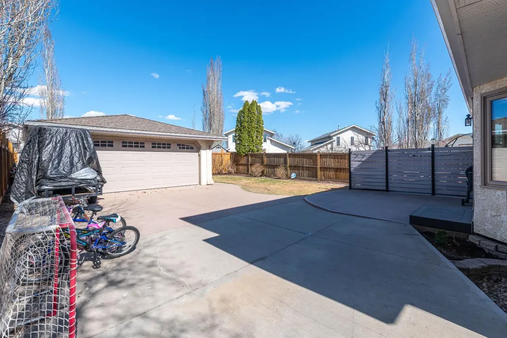 4005 60th Avenue Lloydminster AB T9V2R9