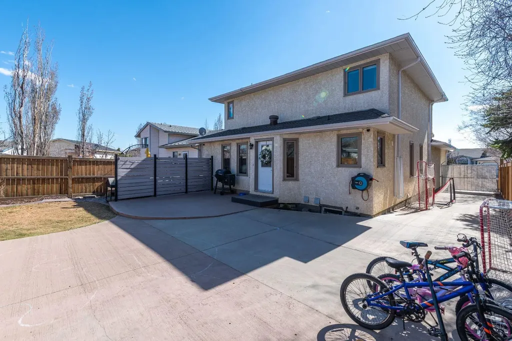 4005 60th Avenue Lloydminster AB T9V2R9