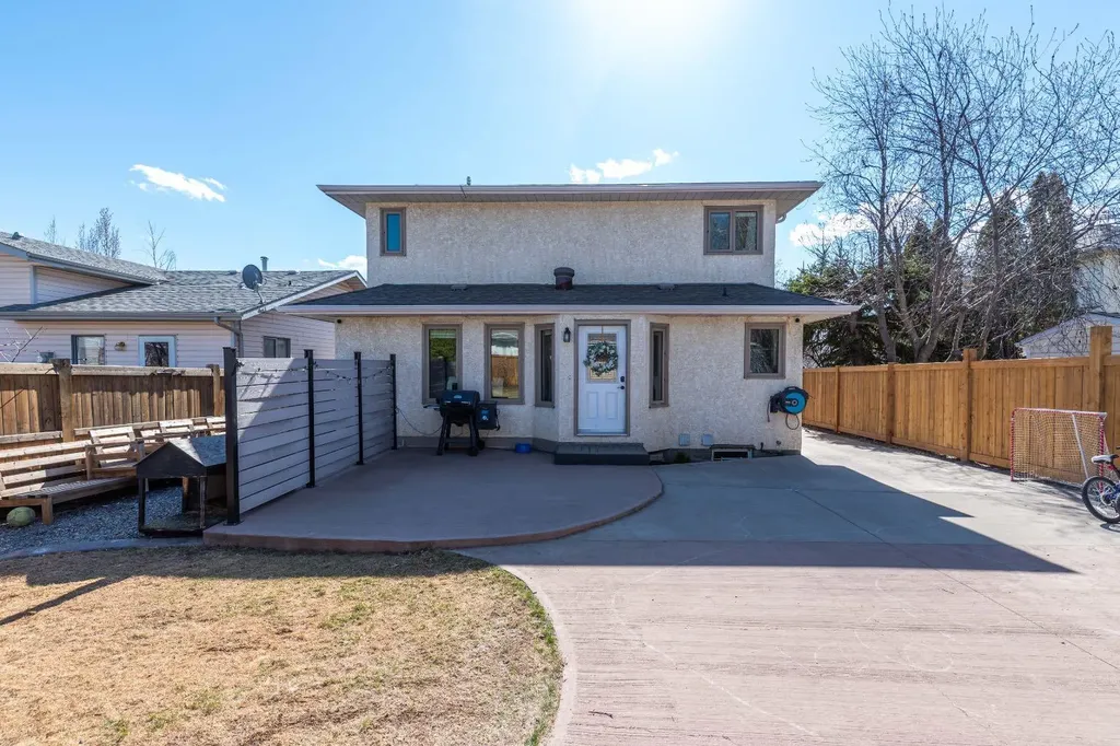 4005 60th Avenue Lloydminster AB T9V2R9