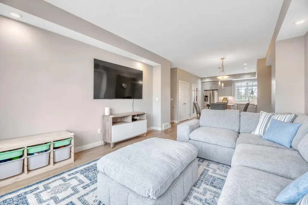 6 Quarry Gate SE Calgary AB T2C5M9