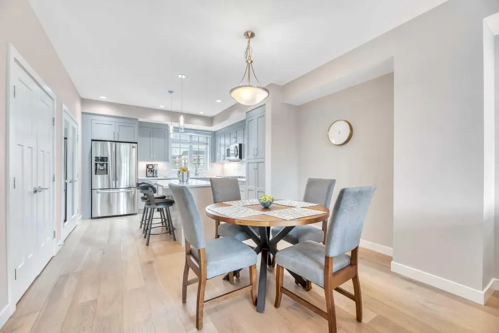 6 Quarry Gate SE Calgary AB T2C5M9