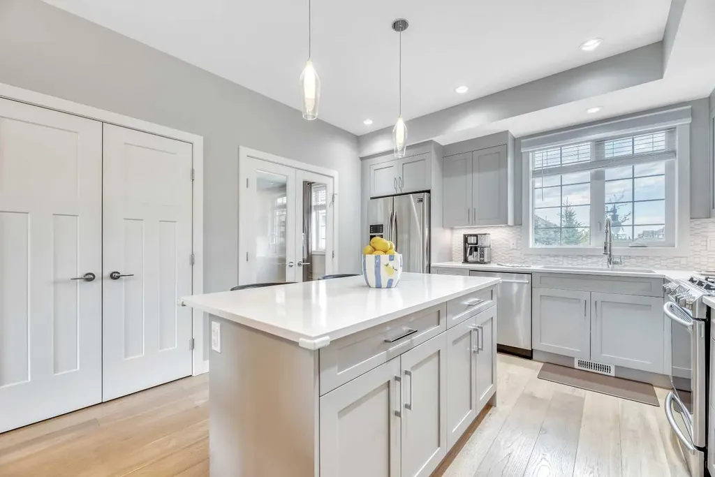 6 Quarry Gate SE Calgary AB T2C5M9