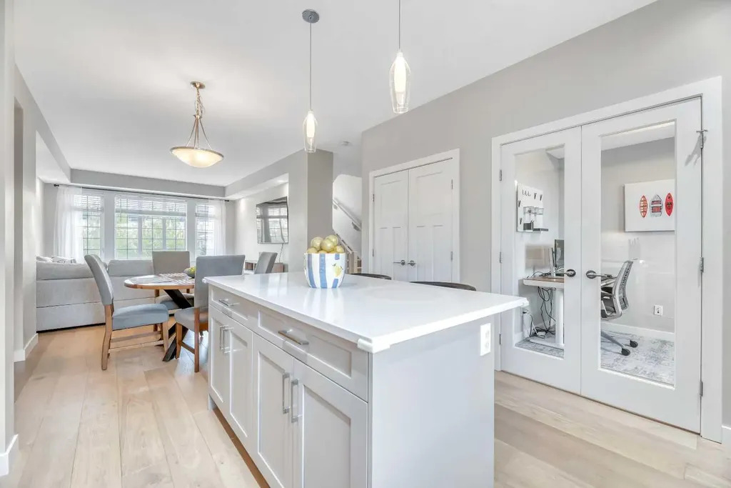 6 Quarry Gate SE Calgary AB T2C5M9