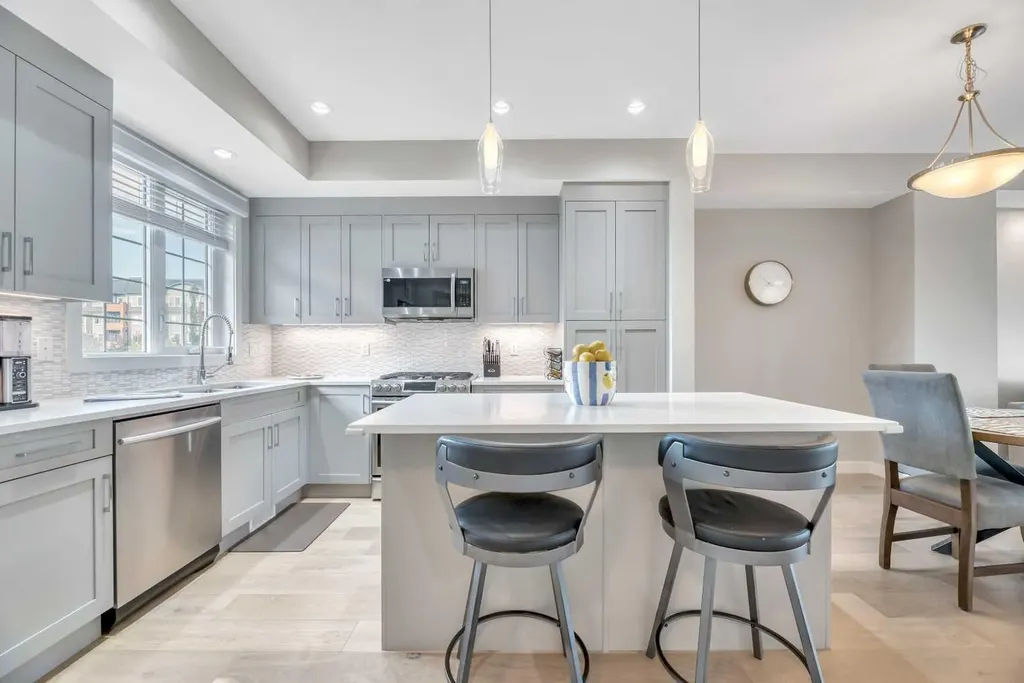 6 Quarry Gate SE Calgary AB T2C5M9