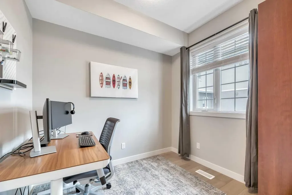 6 Quarry Gate SE Calgary AB T2C5M9