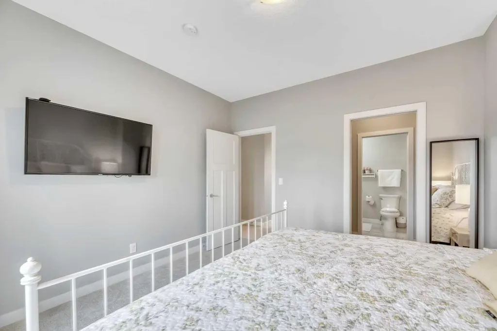 6 Quarry Gate SE Calgary AB T2C5M9