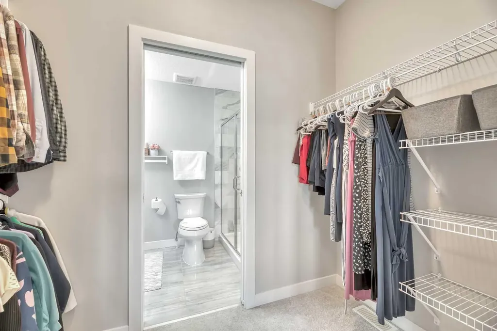 6 Quarry Gate SE Calgary AB T2C5M9