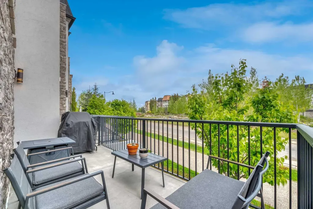 6 Quarry Gate SE Calgary AB T2C5M9