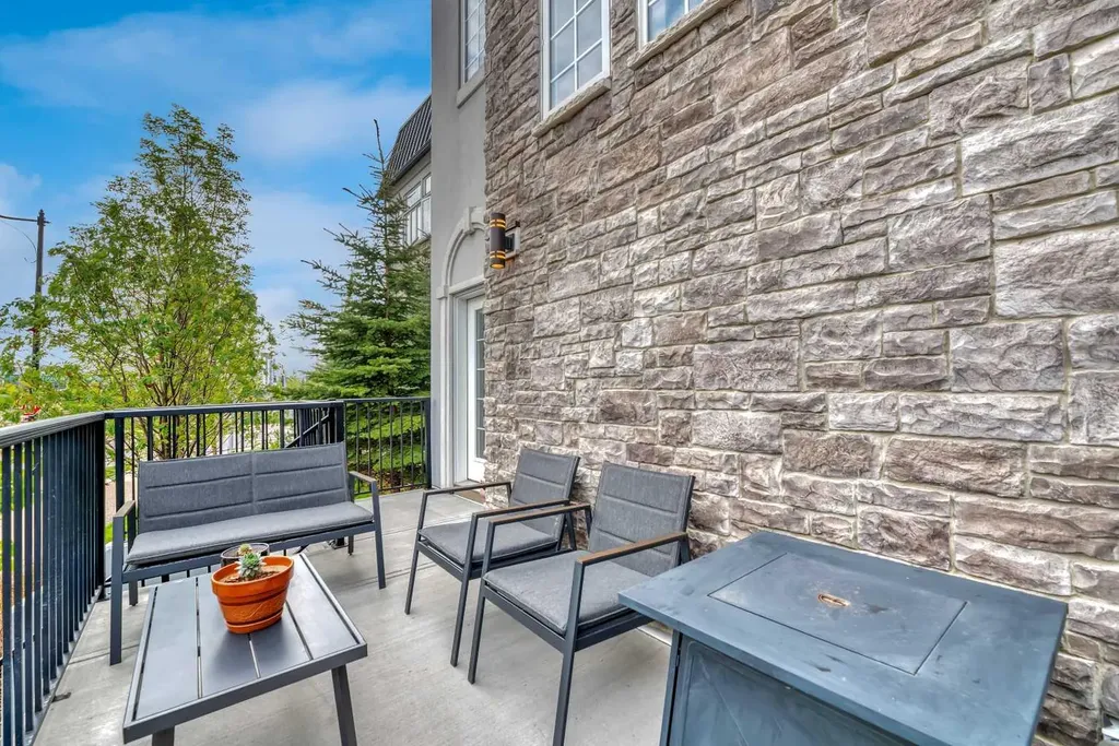 6 Quarry Gate SE Calgary AB T2C5M9