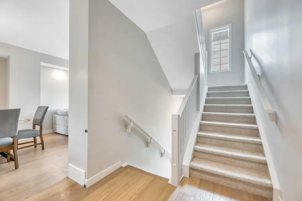 6 Quarry Gate SE Calgary AB T2C5M9