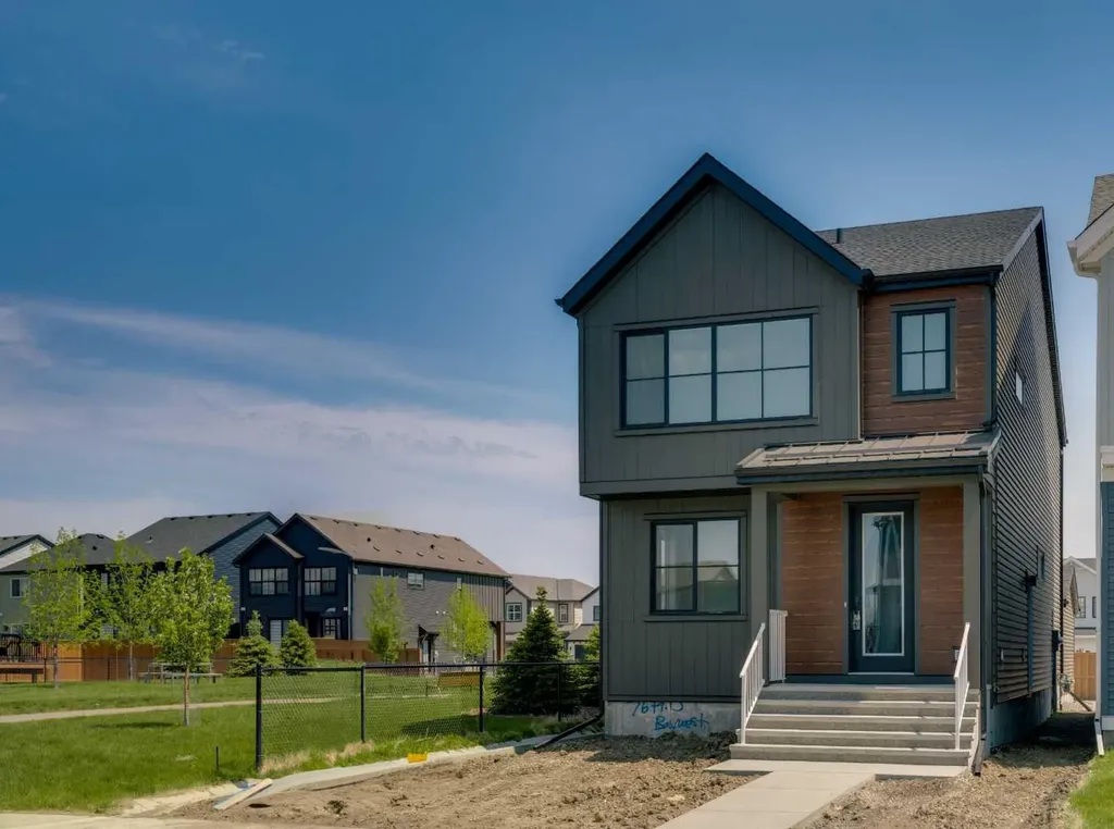 76 Heirloom Drive SE Calgary AB T3M 2M6