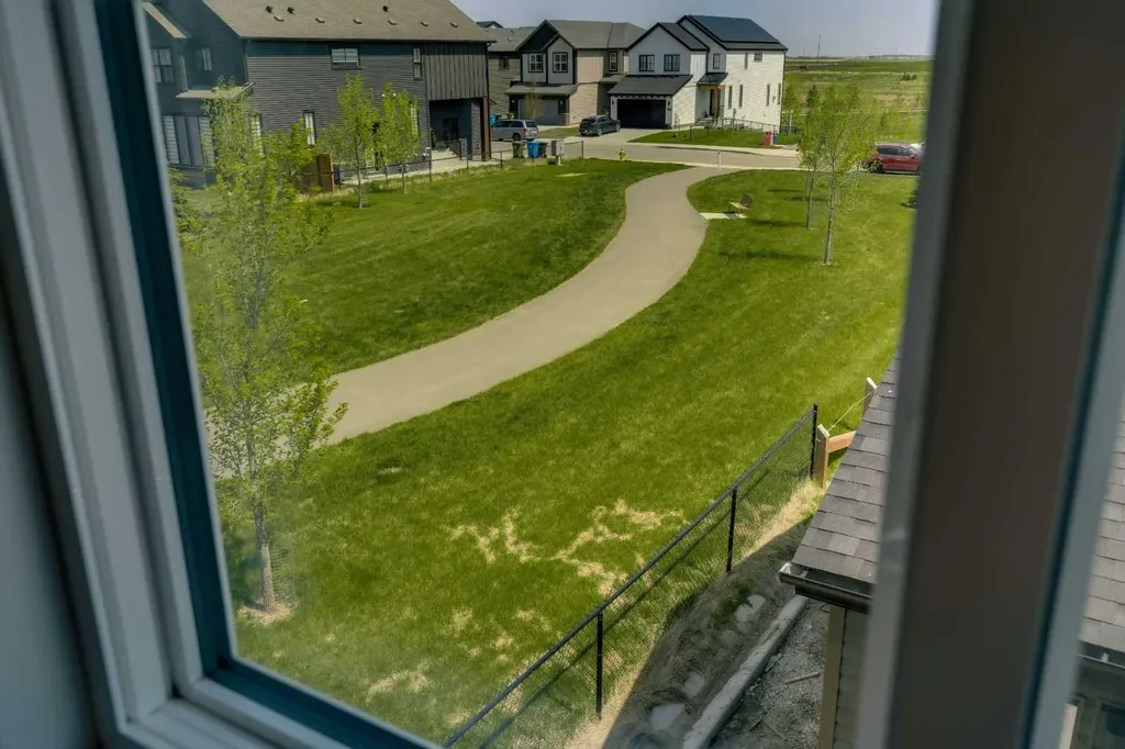 76 Heirloom Drive SE Calgary AB T3M 2M6