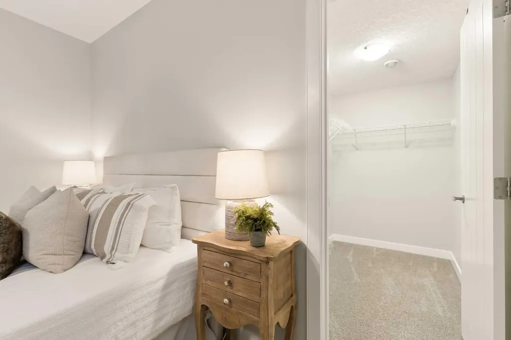 123 Crestridge Hill SW Calgary AB T3B 6H1