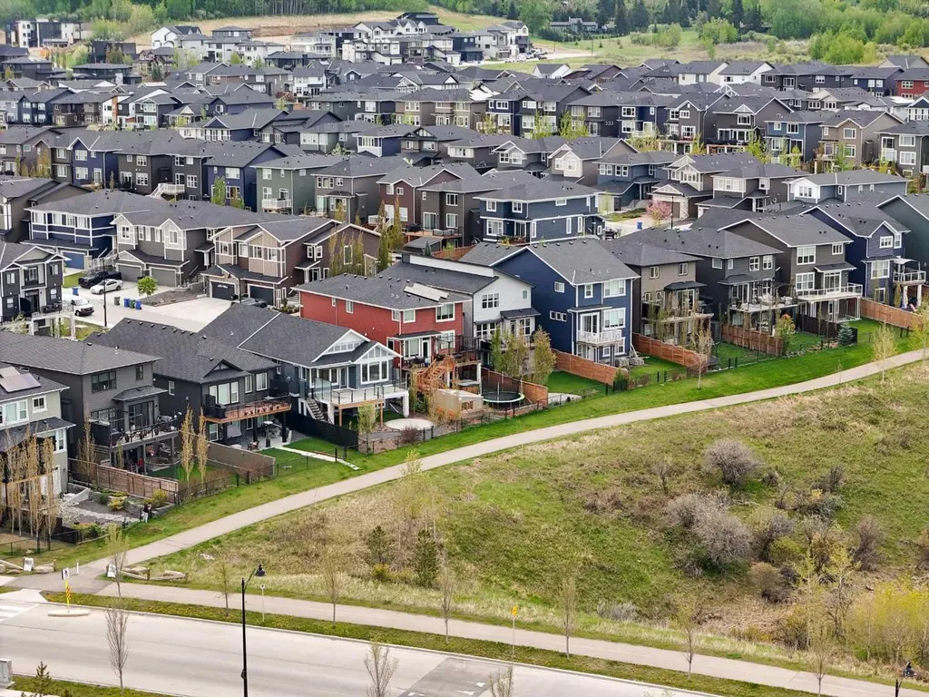 123 Crestridge Hill SW Calgary AB T3B 6H1