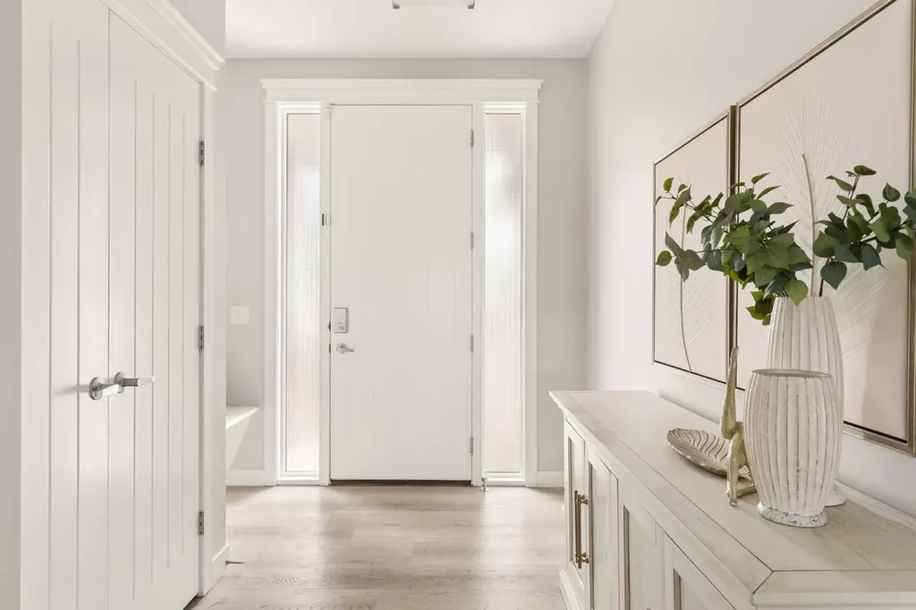 123 Crestridge Hill SW Calgary AB T3B 6H1