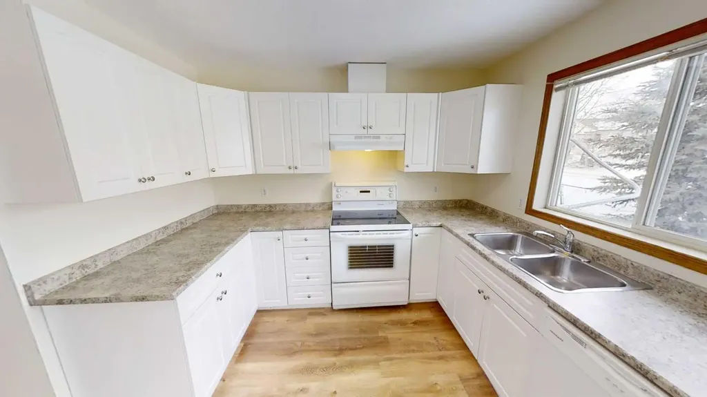 9318 106 Avenue Grande Prairie AB T8V1H7