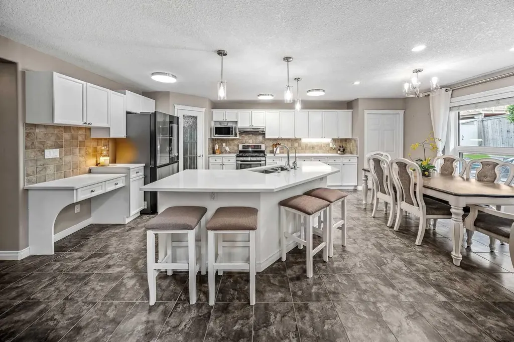 66 Crestmont Drive SW Calgary AB T3B 5X7