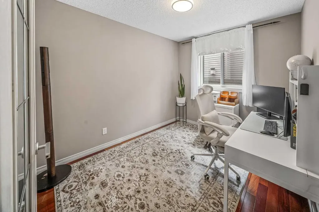 66 Crestmont Drive SW Calgary AB T3B 5X7