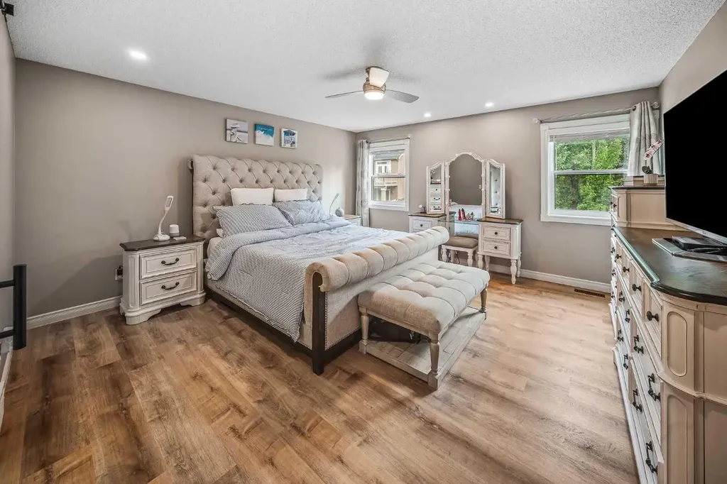 66 Crestmont Drive SW Calgary AB T3B 5X7