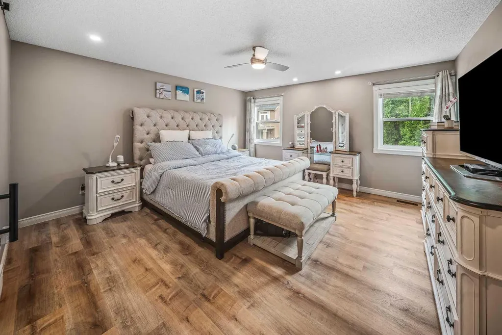 66 Crestmont Drive SW Calgary AB T3B 5X7
