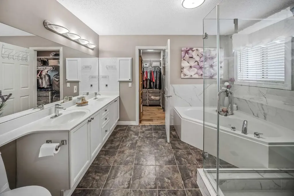 66 Crestmont Drive SW Calgary AB T3B 5X7