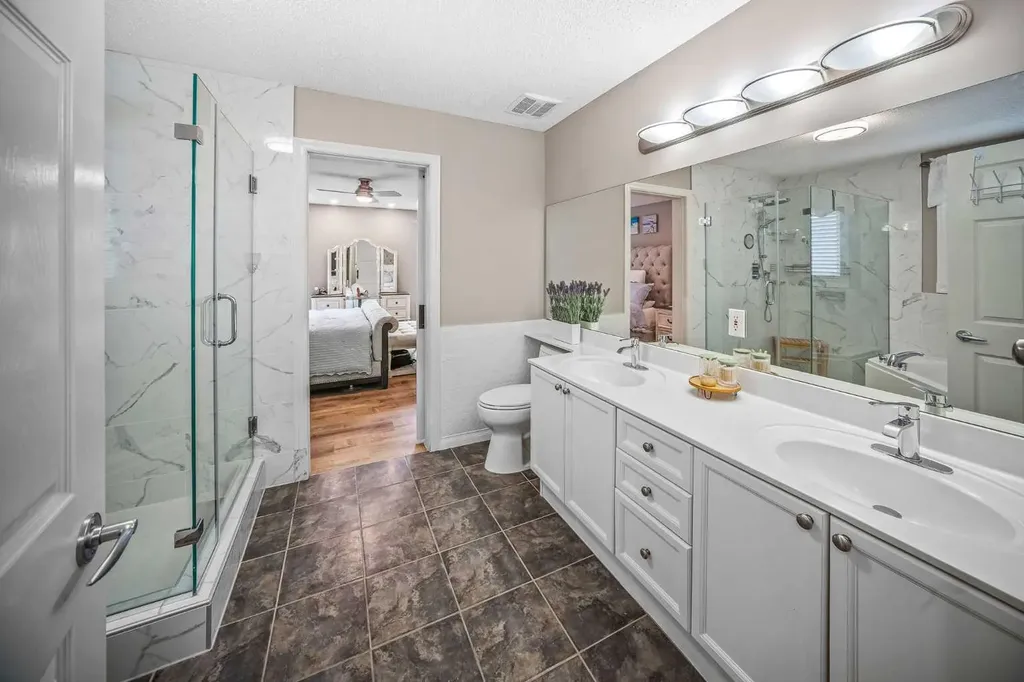 66 Crestmont Drive SW Calgary AB T3B 5X7