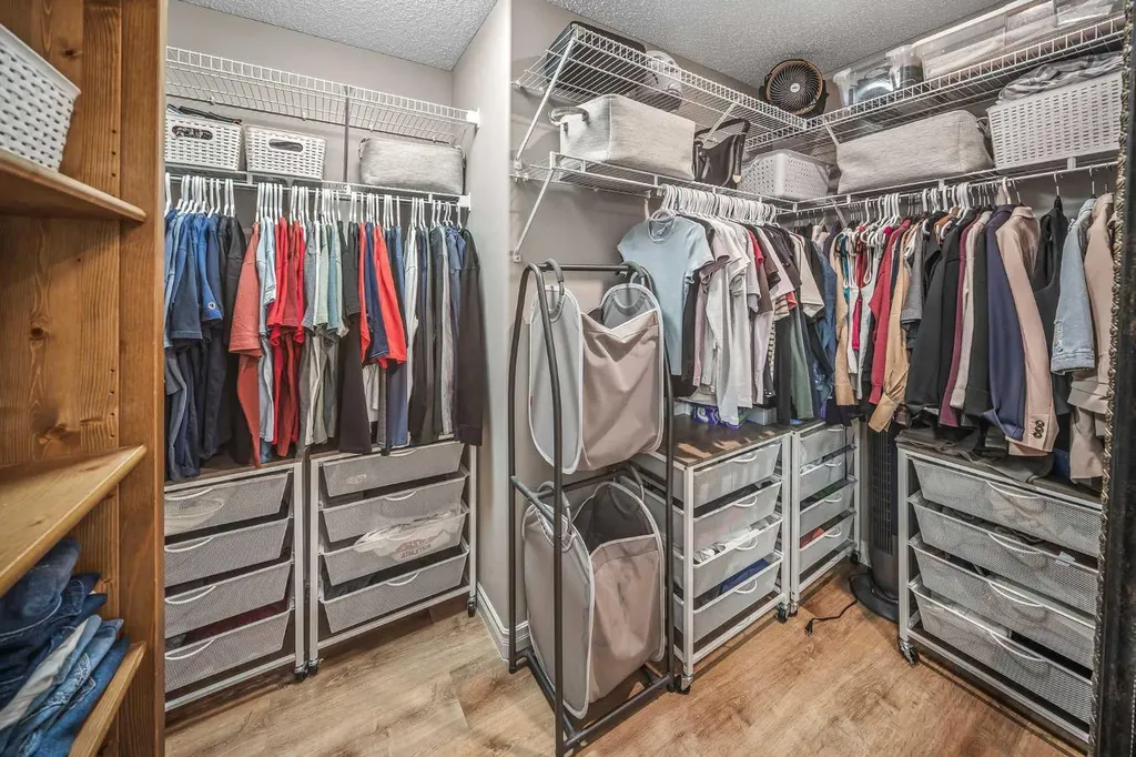 66 Crestmont Drive SW Calgary AB T3B 5X7