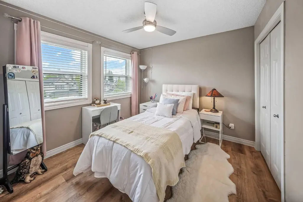 66 Crestmont Drive SW Calgary AB T3B 5X7