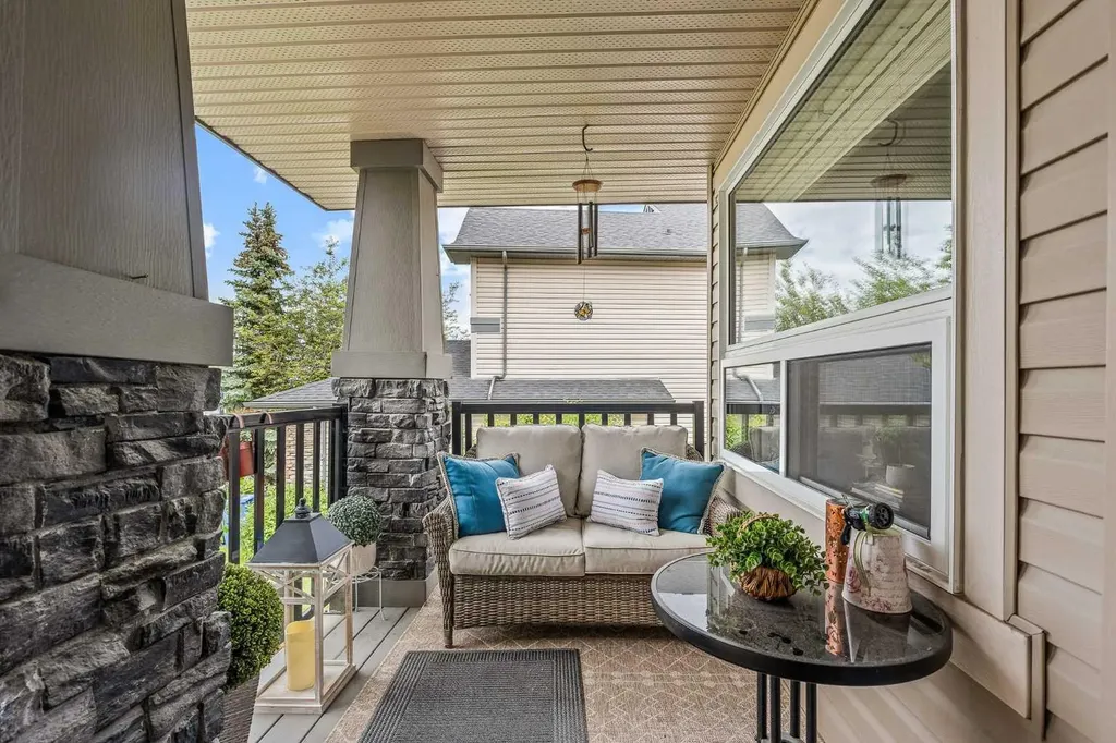 66 Crestmont Drive SW Calgary AB T3B 5X7