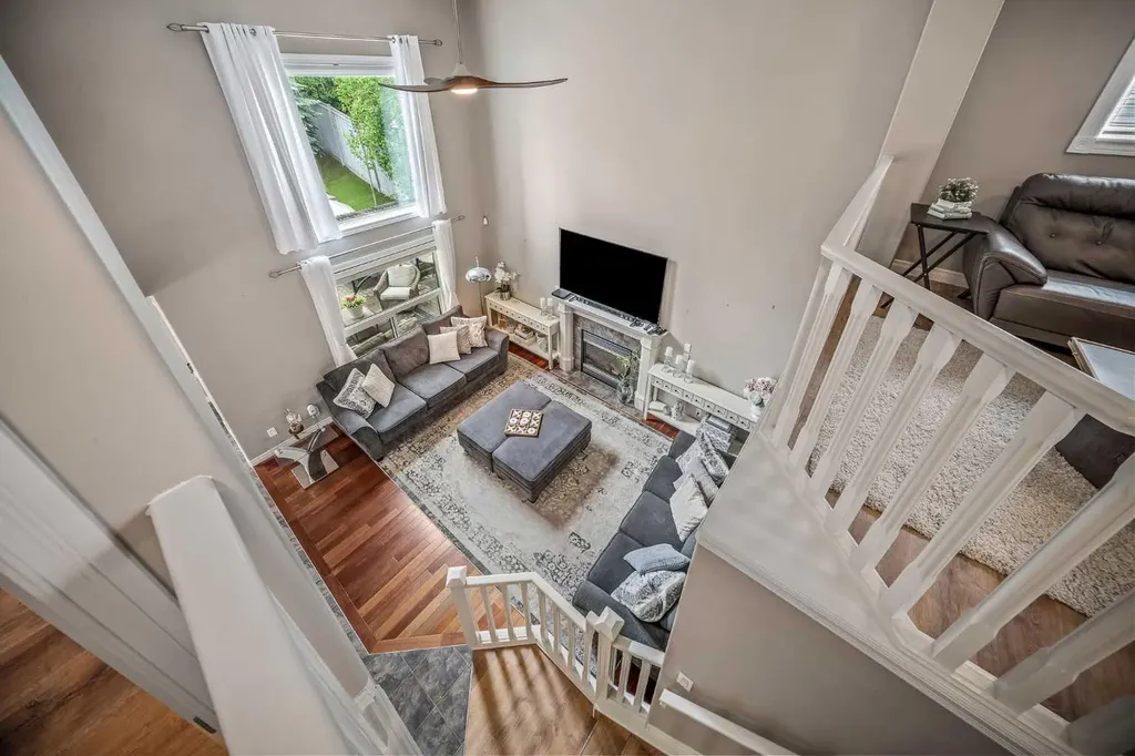 66 Crestmont Drive SW Calgary AB T3B 5X7
