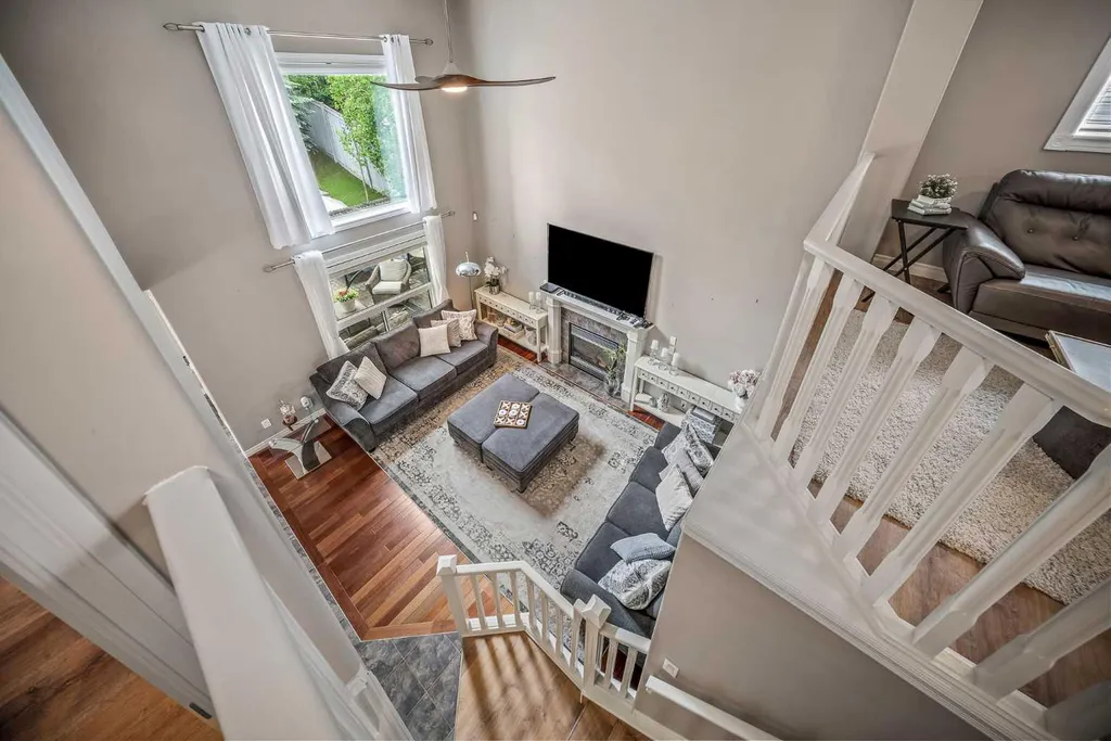 66 Crestmont Drive SW Calgary AB T3B 5X7