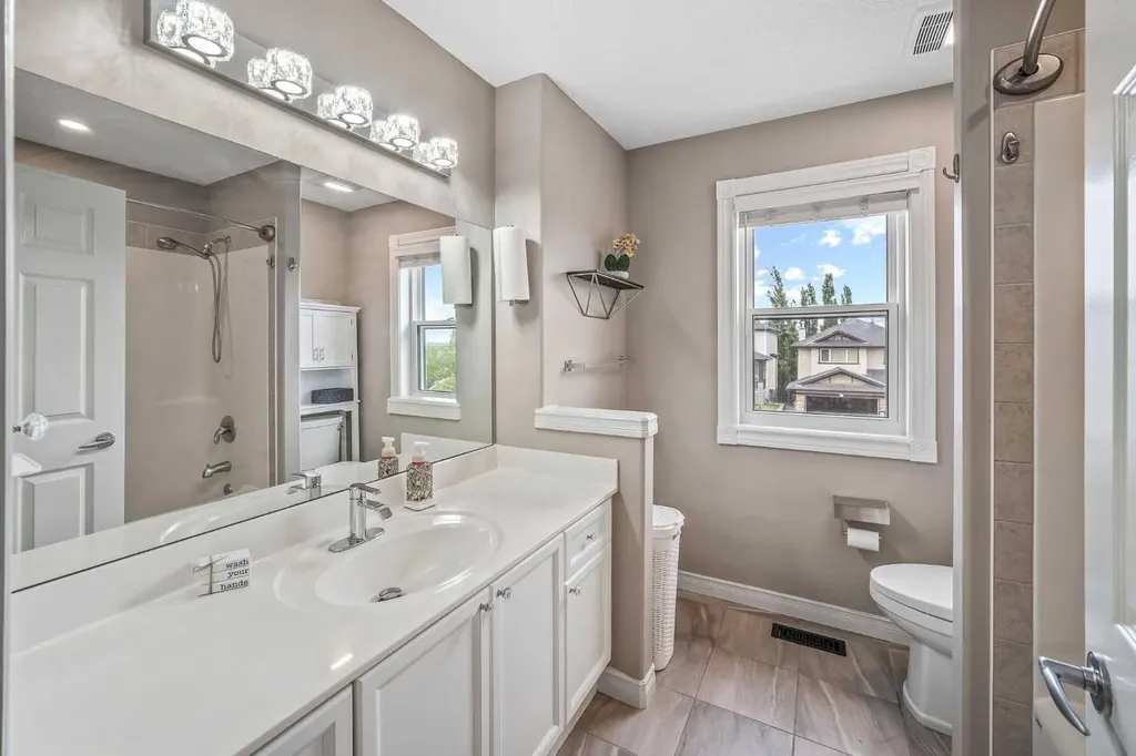 66 Crestmont Drive SW Calgary AB T3B 5X7