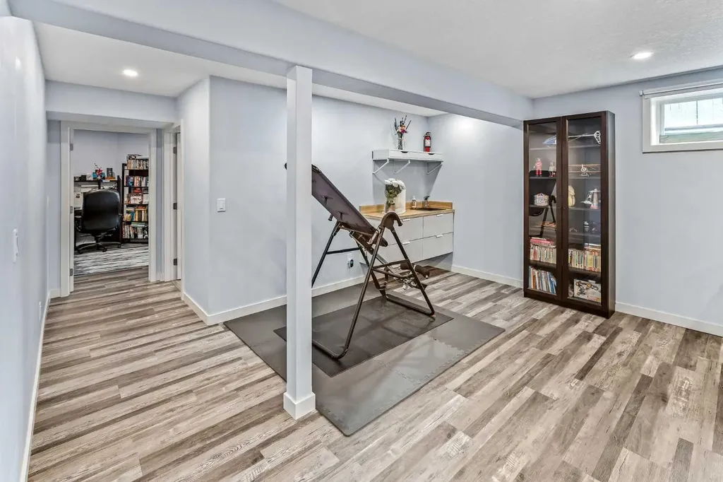 66 Crestmont Drive SW Calgary AB T3B 5X7