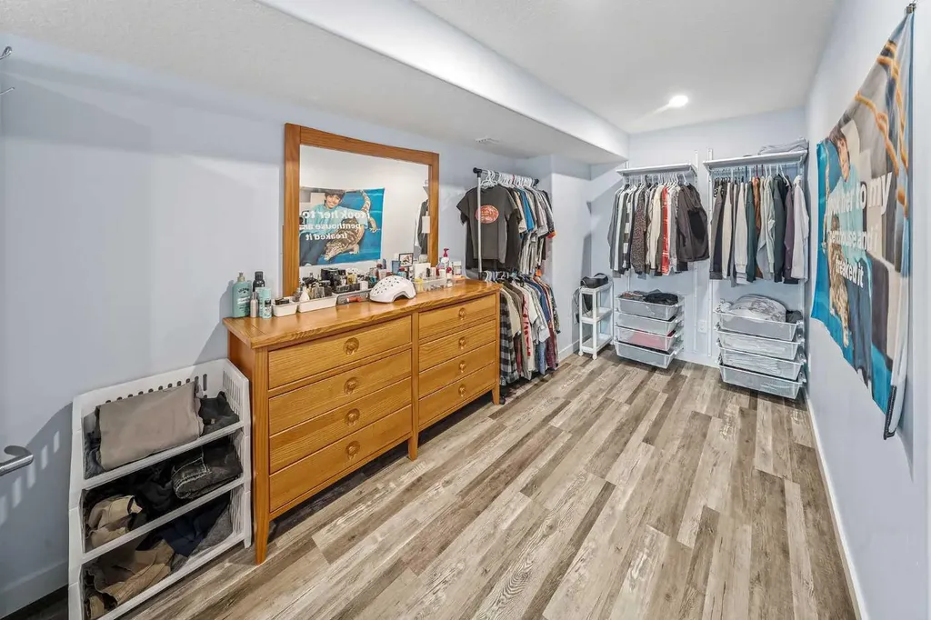 66 Crestmont Drive SW Calgary AB T3B 5X7