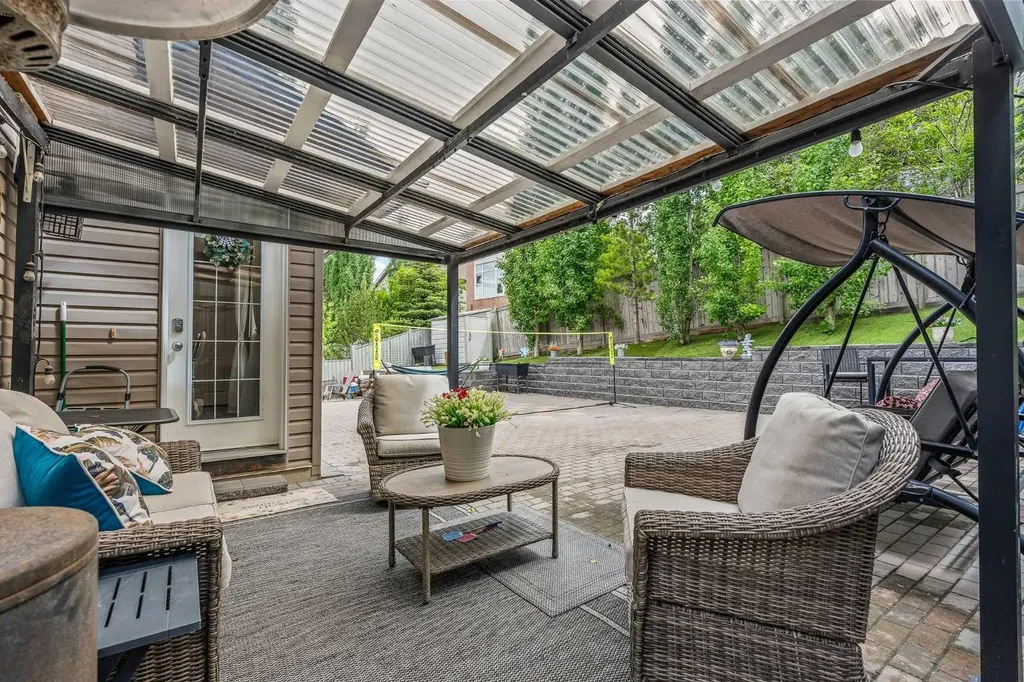 66 Crestmont Drive SW Calgary AB T3B 5X7