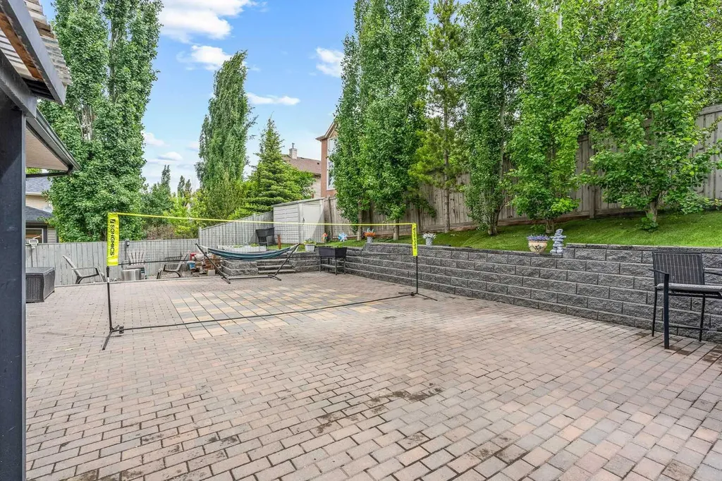 66 Crestmont Drive SW Calgary AB T3B 5X7