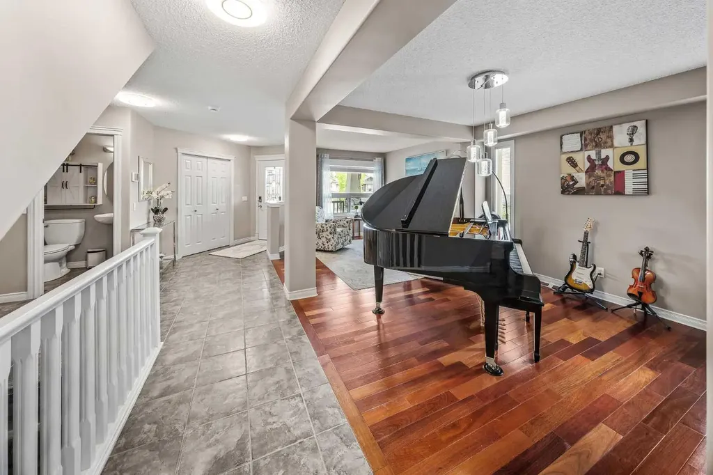 66 Crestmont Drive SW Calgary AB T3B 5X7