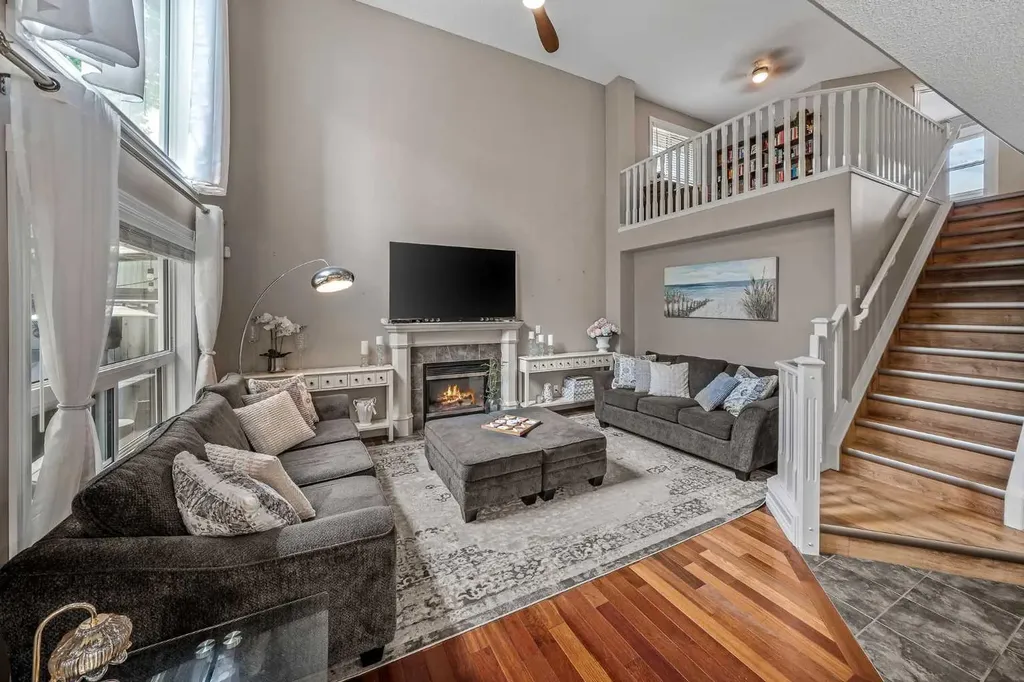 66 Crestmont Drive SW Calgary AB T3B 5X7