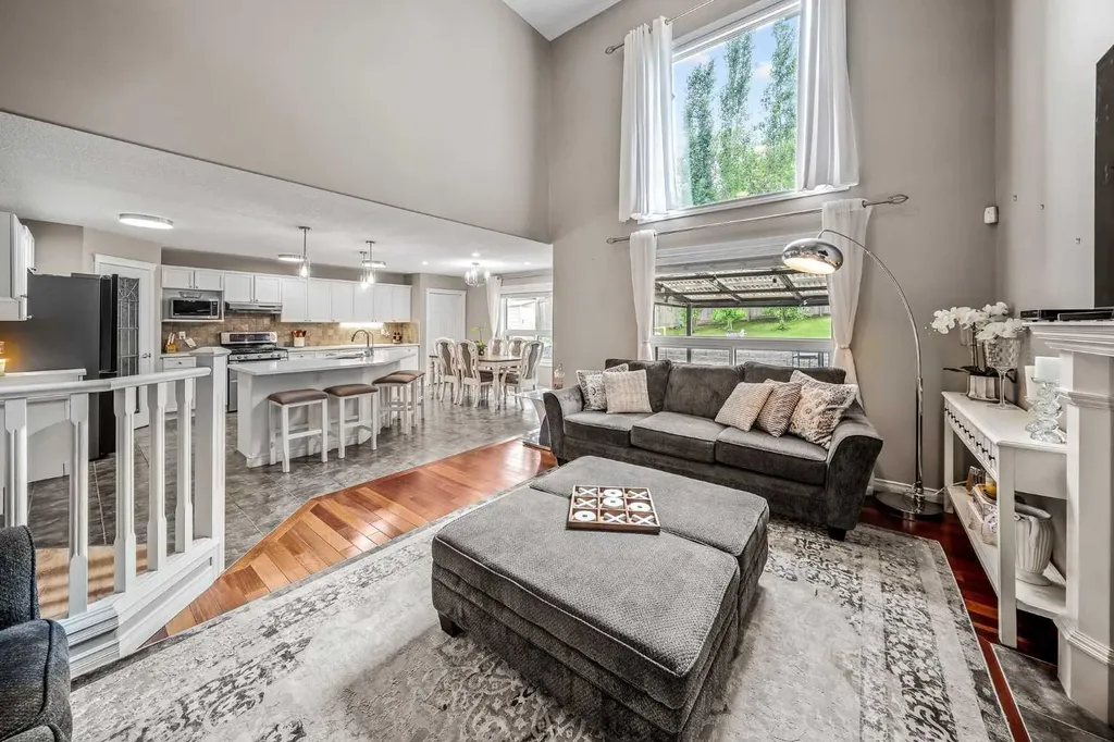 66 Crestmont Drive SW Calgary AB T3B 5X7