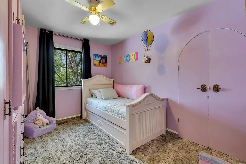 8927 33 Avenue NW Calgary AB T3B 1M2
