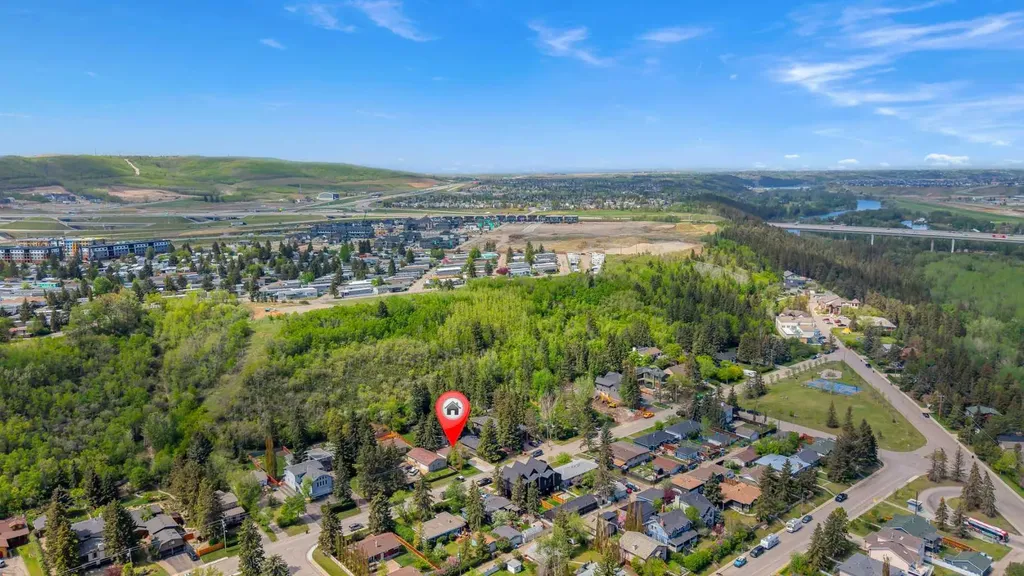 8927 33 Avenue NW Calgary AB T3B 1M2