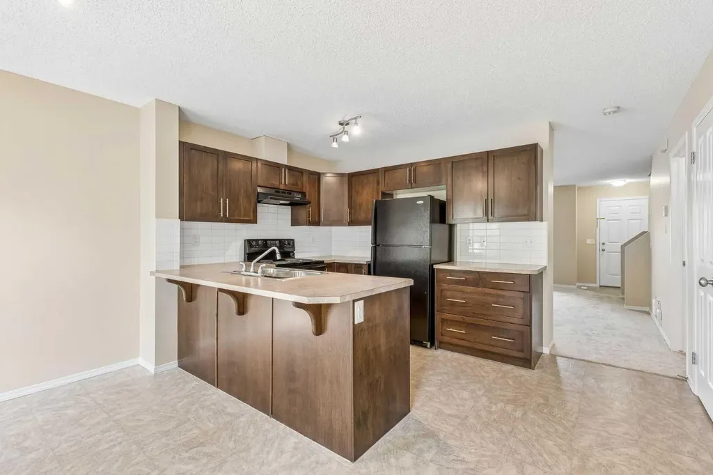 105 Drake Landing Common Okotoks AB T1S 0C9