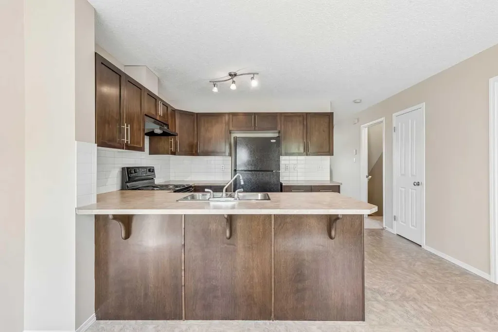 105 Drake Landing Common Okotoks AB T1S 0C9