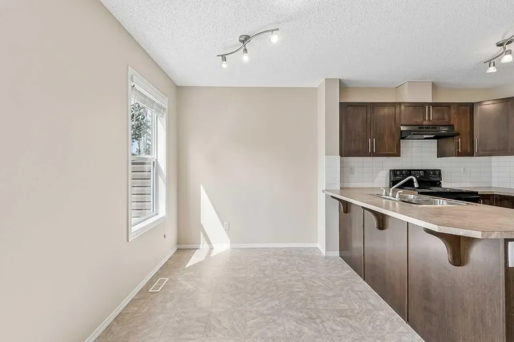 105 Drake Landing Common Okotoks AB T1S 0C9