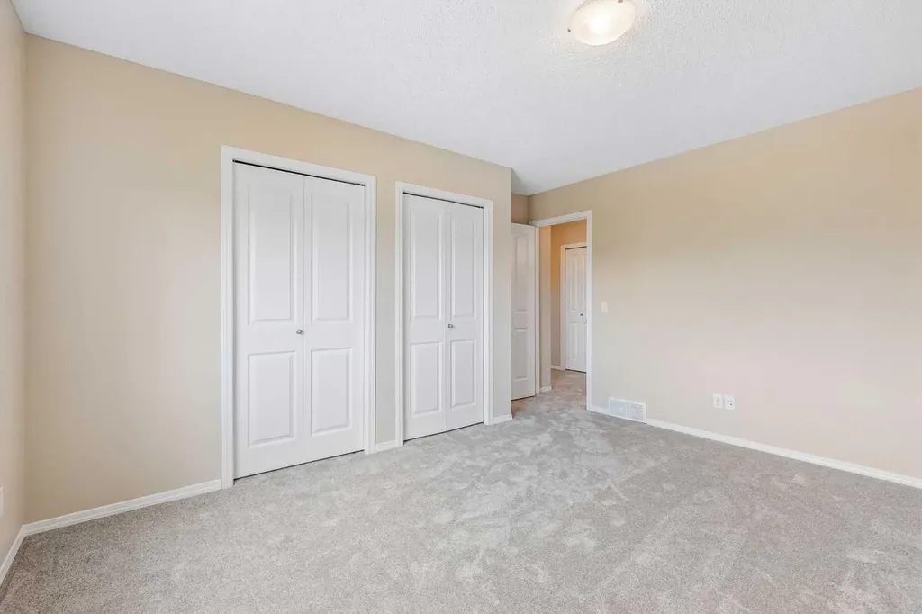 105 Drake Landing Common Okotoks AB T1S 0C9