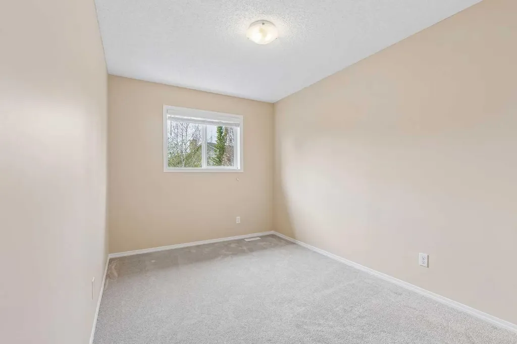 105 Drake Landing Common Okotoks AB T1S 0C9