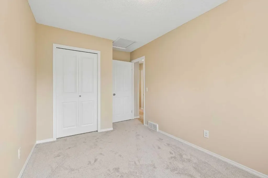 105 Drake Landing Common Okotoks AB T1S 0C9
