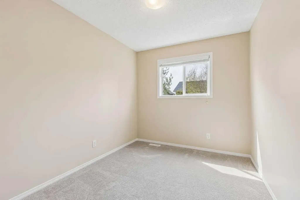 105 Drake Landing Common Okotoks AB T1S 0C9