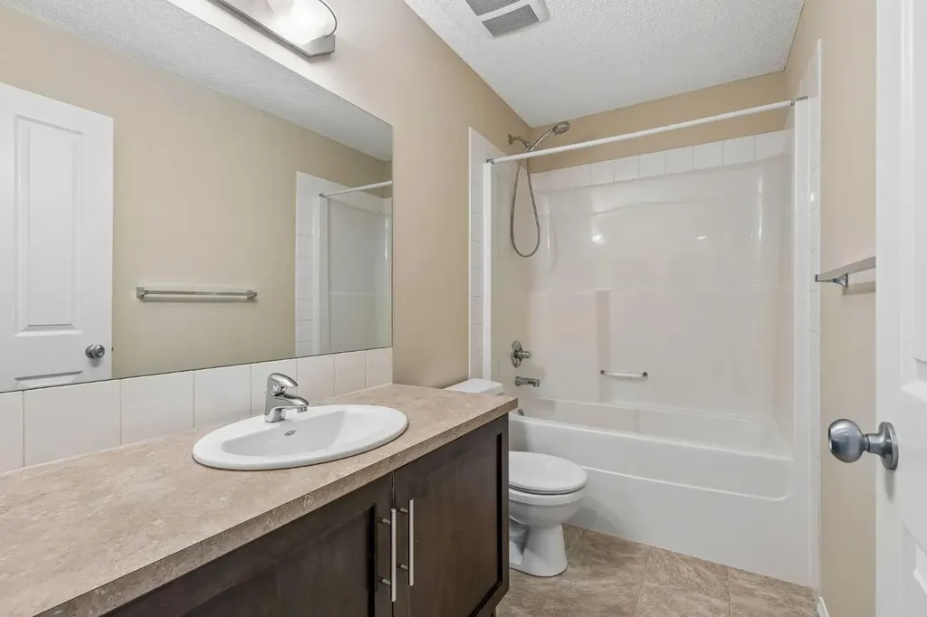 105 Drake Landing Common Okotoks AB T1S 0C9