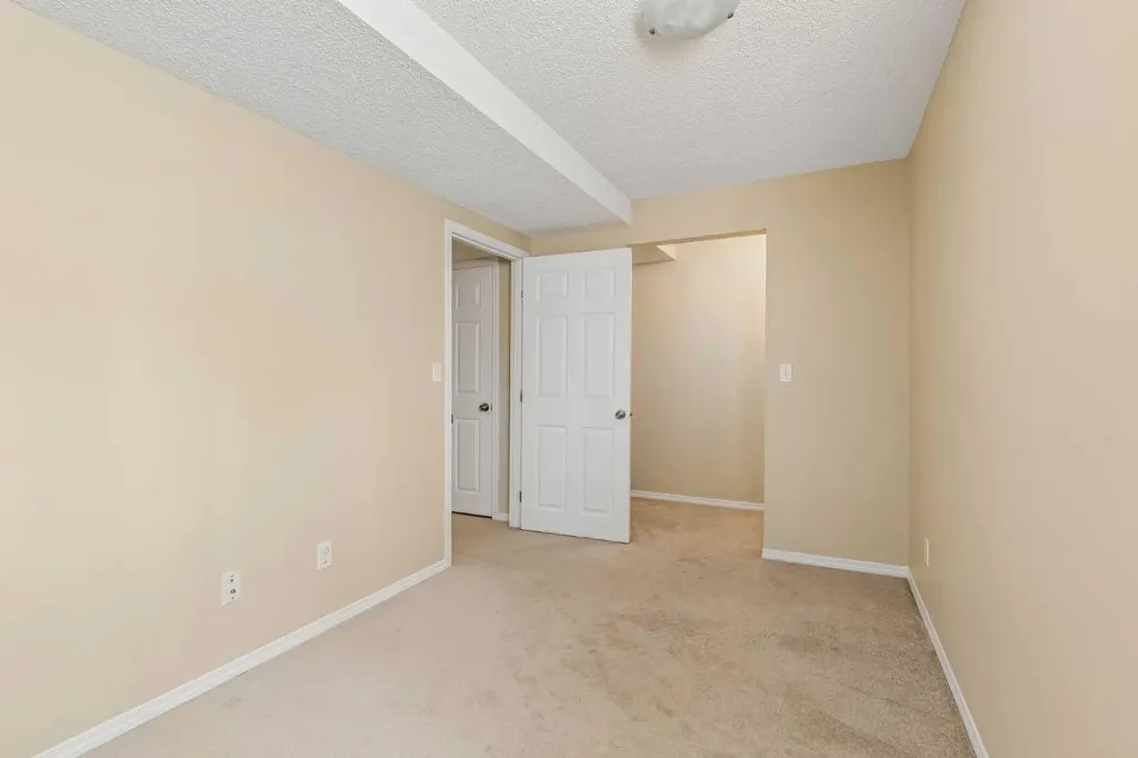 105 Drake Landing Common Okotoks AB T1S 0C9